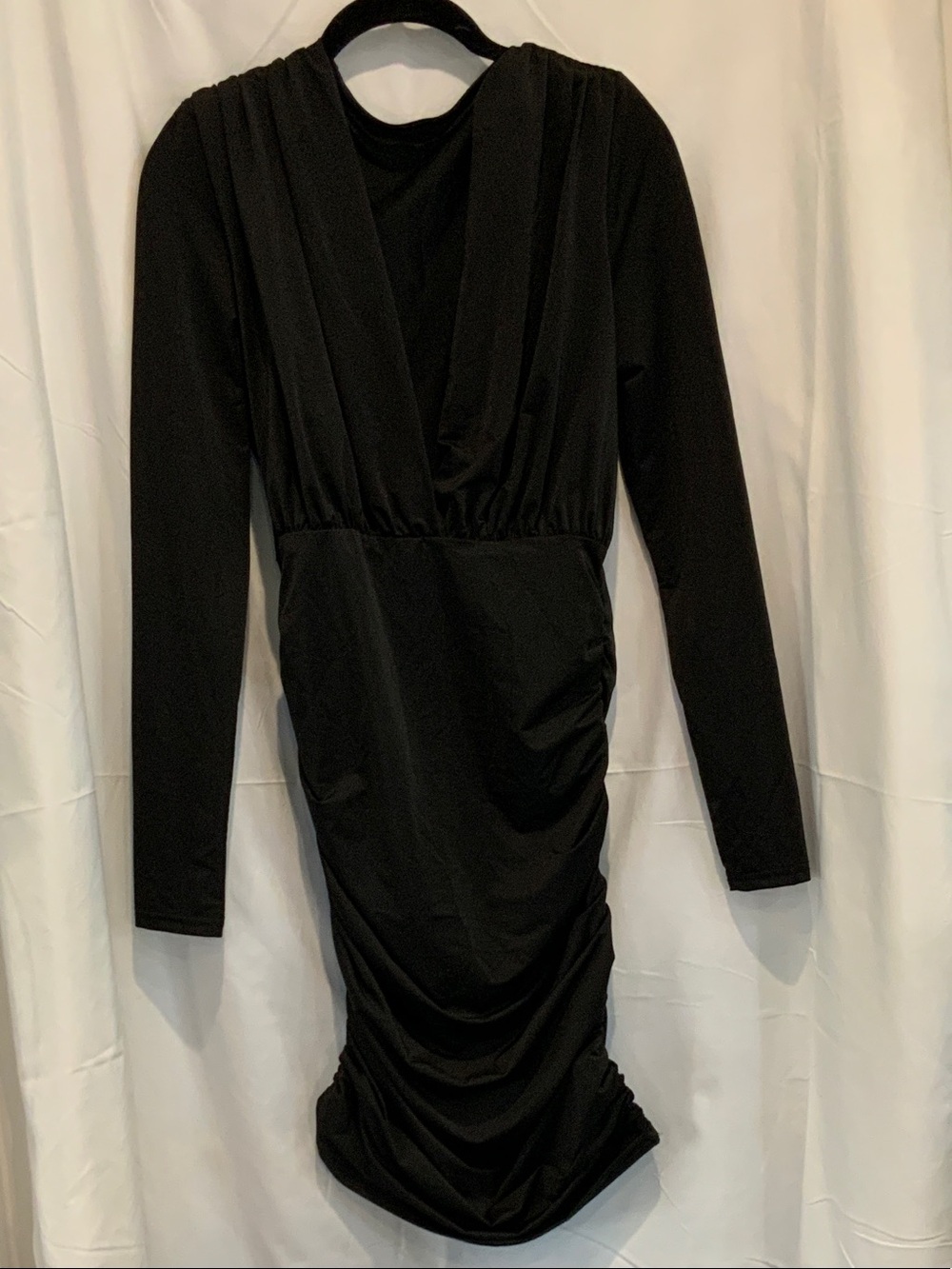Source Unknown Black Long-Sleeve V-Neck Ruched Bodycon Dress